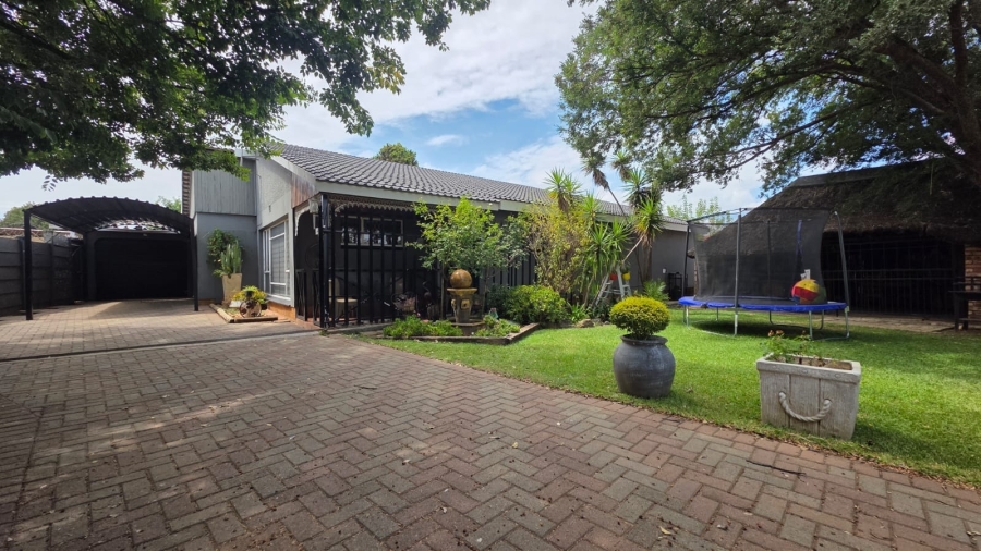 To Let 3 Bedroom Property for Rent in Wilkeville North West